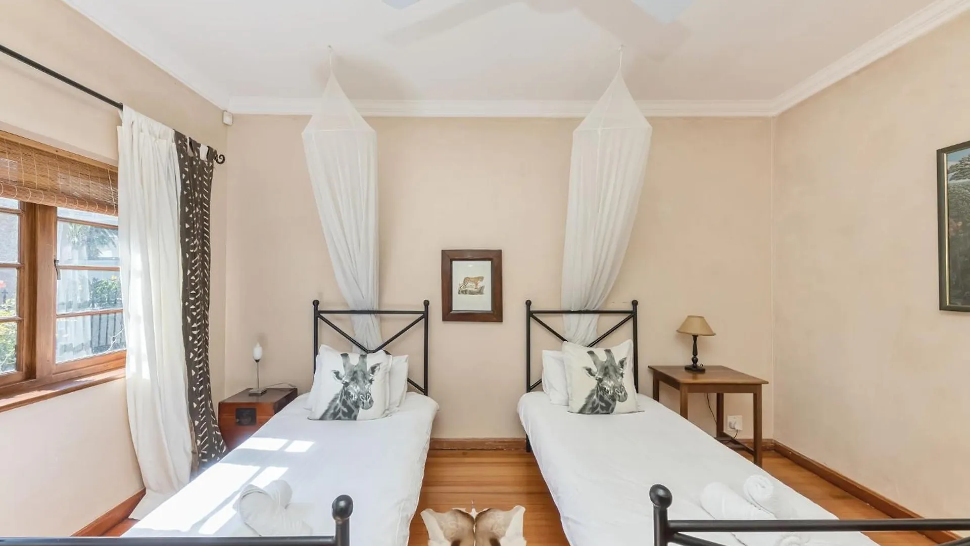 Charming Fresnaye Escape Apartment Cape Town