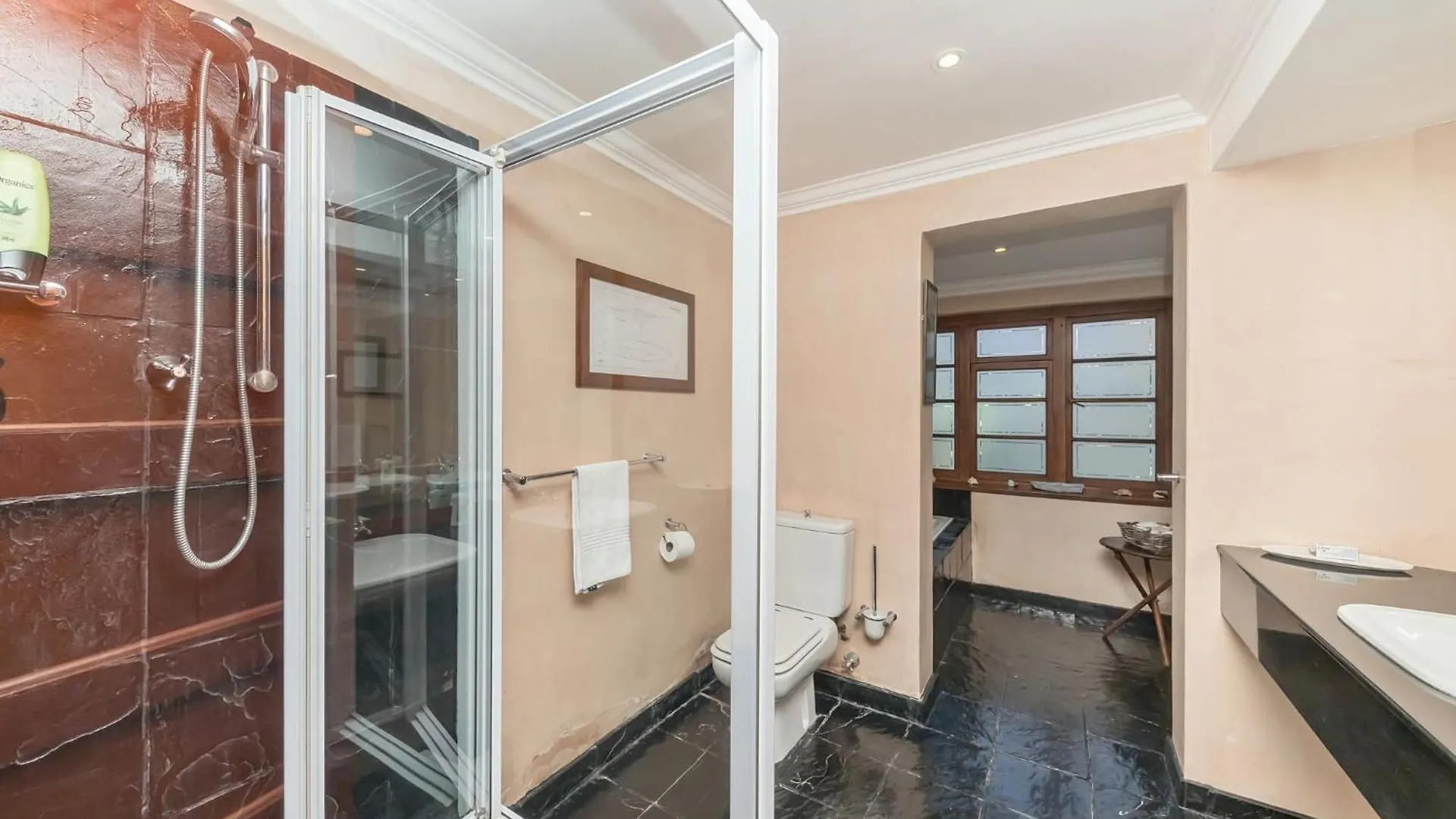 Charming Fresnaye Escape Apartment Cape Town