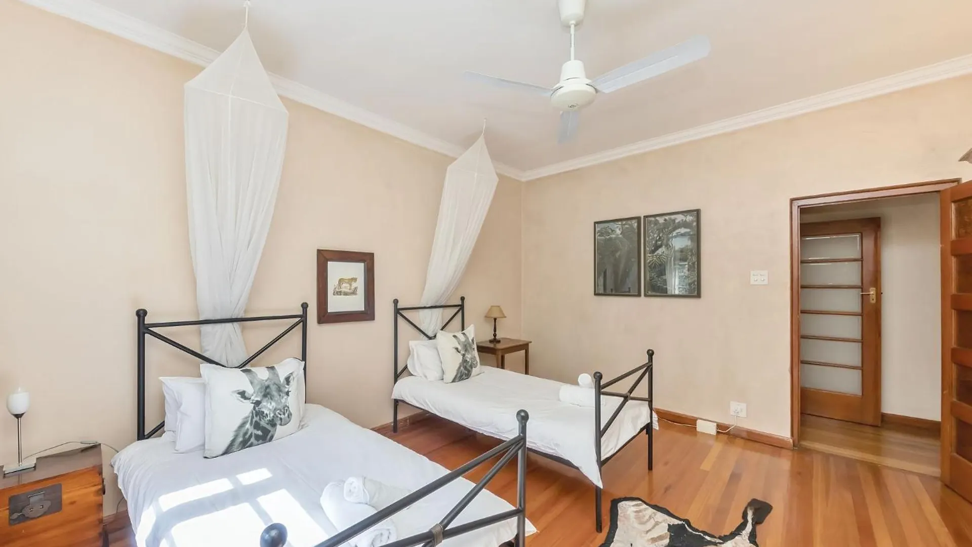 Charming Fresnaye Escape Apartment Cape Town