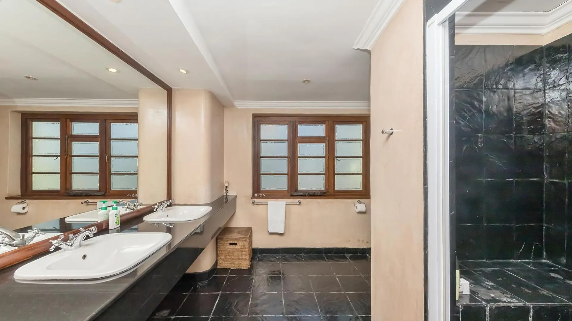 Charming Fresnaye Escape Apartment Cape Town